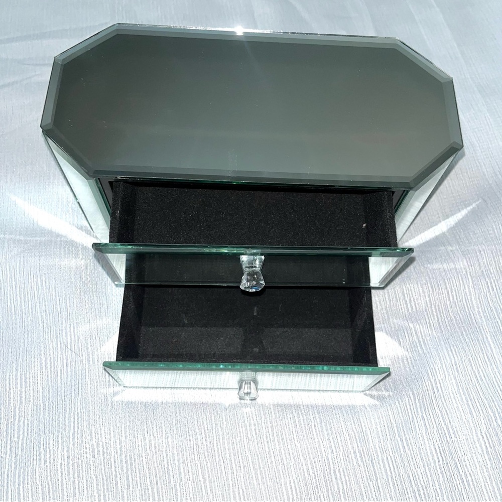 Elegant Glass Jewelry Box with Mirror Finish - Picture 2 of 2